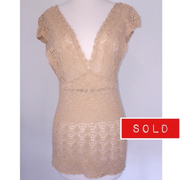 Crotched deep-v neck & back blouse