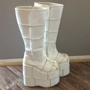 White Demonia Stacks✨