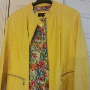 Ladies Leather Jacket (Make me an Offer!! )...