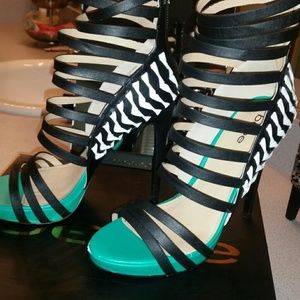Bebe Skylar heel