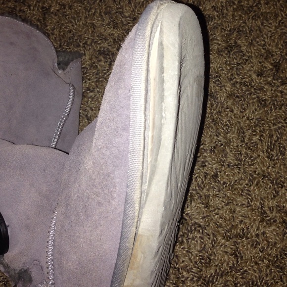 UGGS - Picture 2 of 4