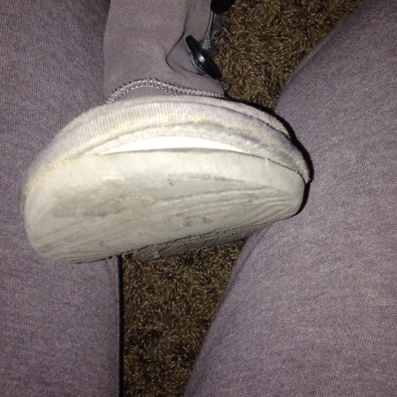 UGGS - Picture 3 of 4