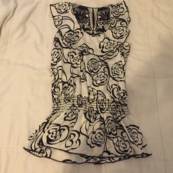 Black & white floral top