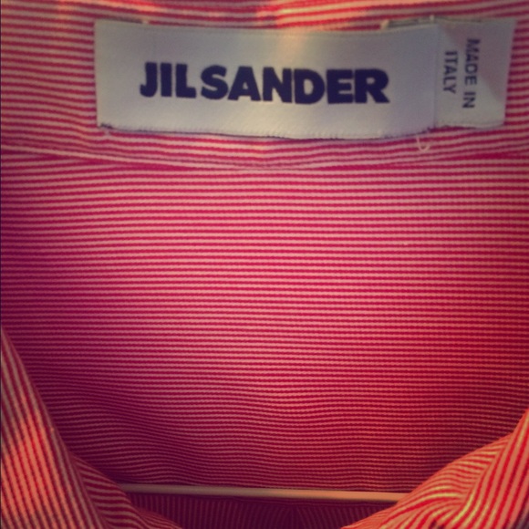 Beautiful shirt wear with skirts, pants or jeans!