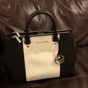Black and white Michael Kors sutton bag