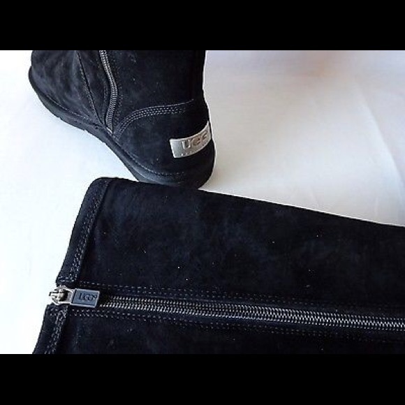 UGGs size 7 - Picture 2 of 4