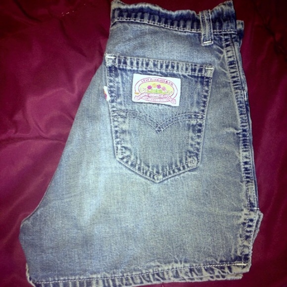 Vintage Levi shorts - Picture 3 of 4