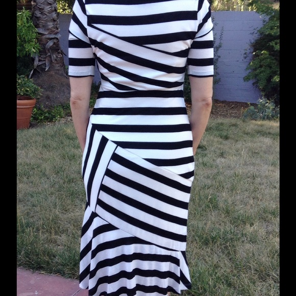 Sophisticated Black and white striped dress - Picture 3 of 3