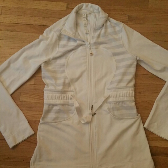 SOLD  Lululemon Yohari jacket size 8 - Picture 1 of 4