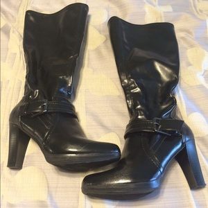 Black knee boots, size 5.5 M. Good condition.