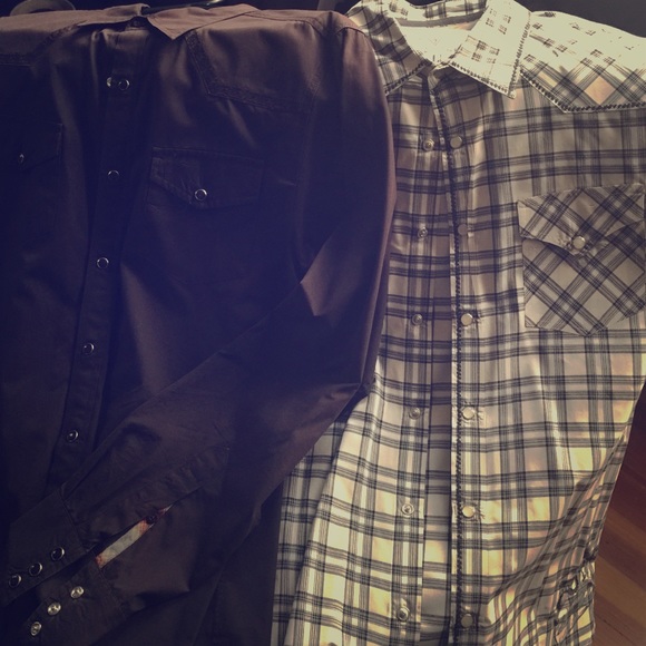 2 mens Guess Los Angeles button down fashion tops