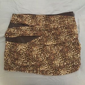 Leopard print mini skirt from Bebe in Large