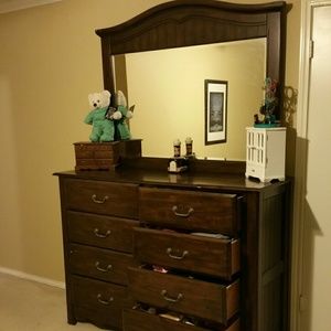 Dresser set