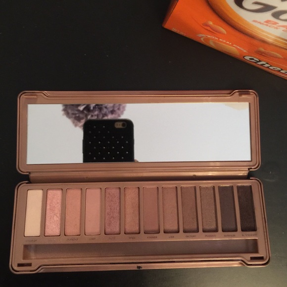 Eye shadow