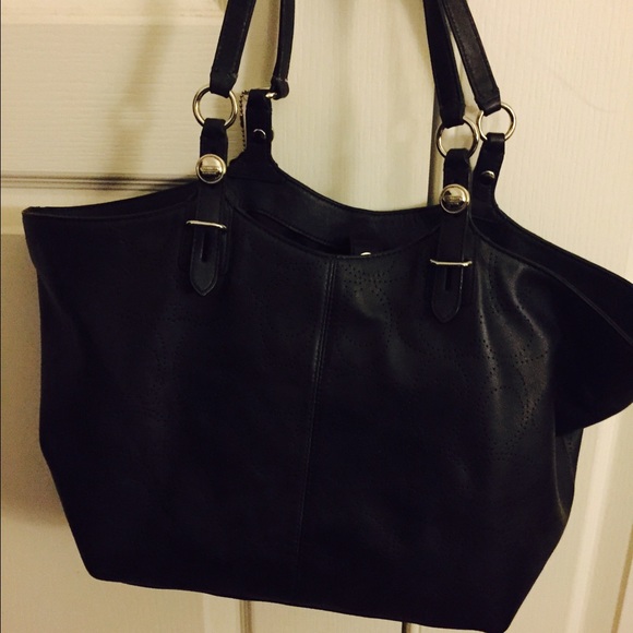 👜Sale👜Large Black Coach Bag w perforated Cs