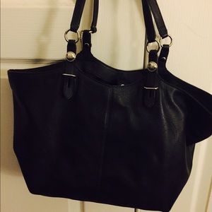 👜Sale👜Large Black Coach Bag w perforated Cs