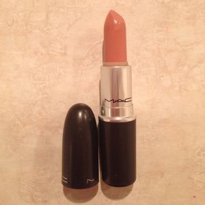 MAC Lipstick in Honeylove (Matte)
