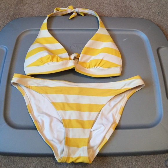 Victoria's Secret bikini - Picture 2 of 3