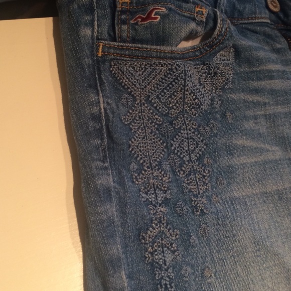 Super Cute Hollister Skinny Jeans! - Picture 2 of 4