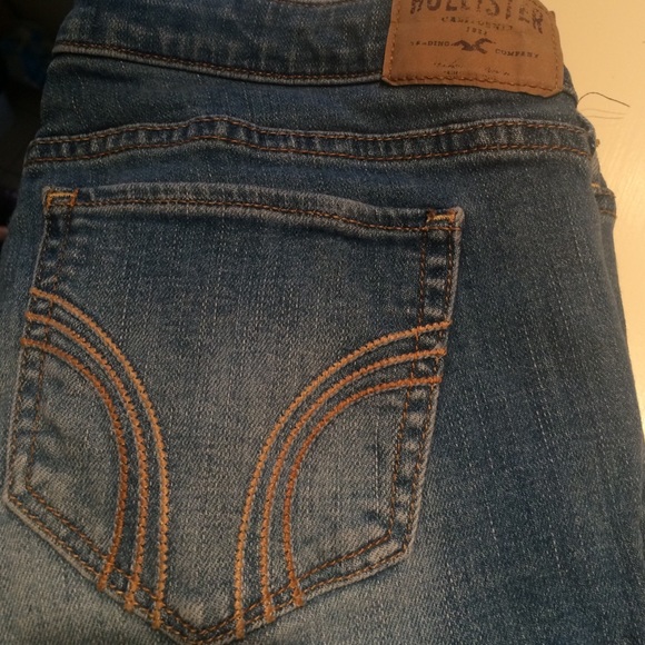 Super Cute Hollister Skinny Jeans! - Picture 3 of 4