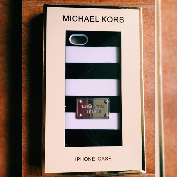 Michael Kors Accessories - Michael Kors Cover For Iphone 5/5s