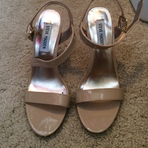 Tan Steve Madden scrappy sandals  😍