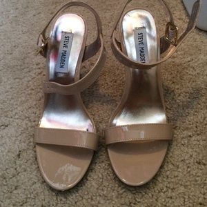 Tan Steve Madden scrappy sandals  😍