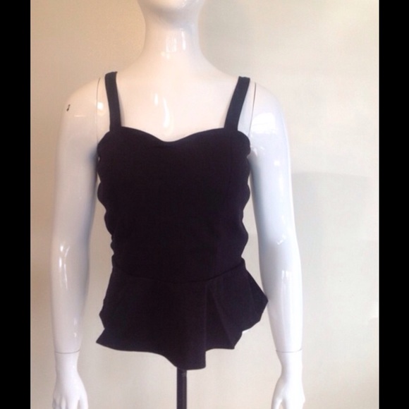 Peak a boo black top 💝 - Picture 2 of 3