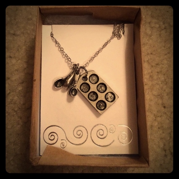 Baking necklace