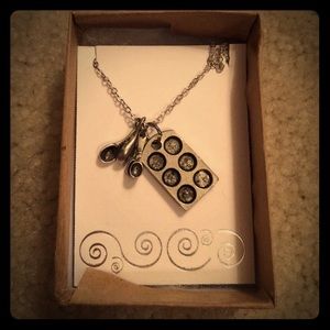 Baking necklace