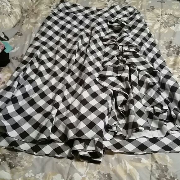 CLOTHES - Picture 2 of 3