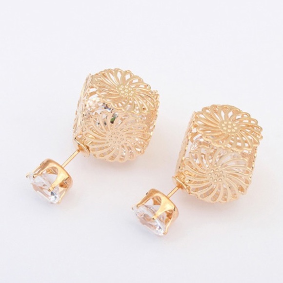 Fashion Jewelry Jewelry - {NEW} Gold Square Double Sided Earrings