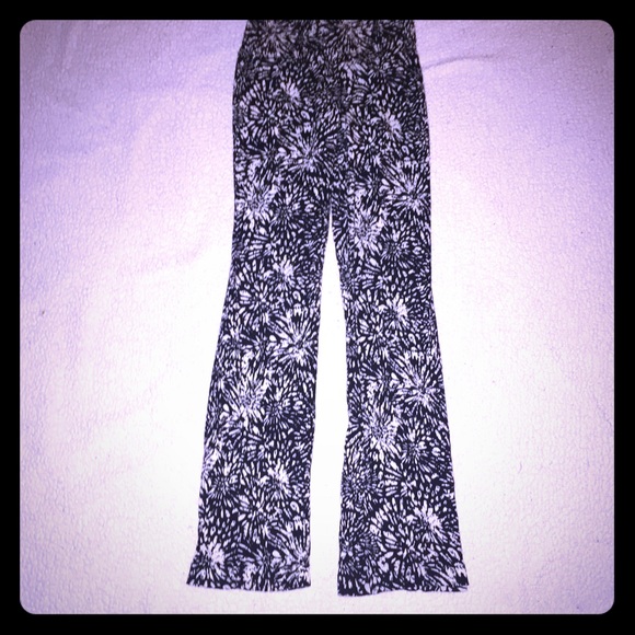 Black and white floral flowy pants - Picture 1 of 2