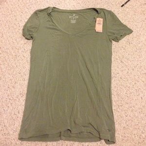 American Eagle Vneck💚