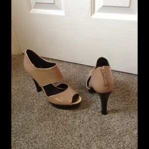 Taupe gold trim heels New Never Worn