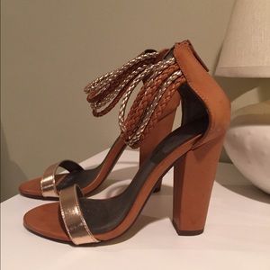 Leather strappy heel.