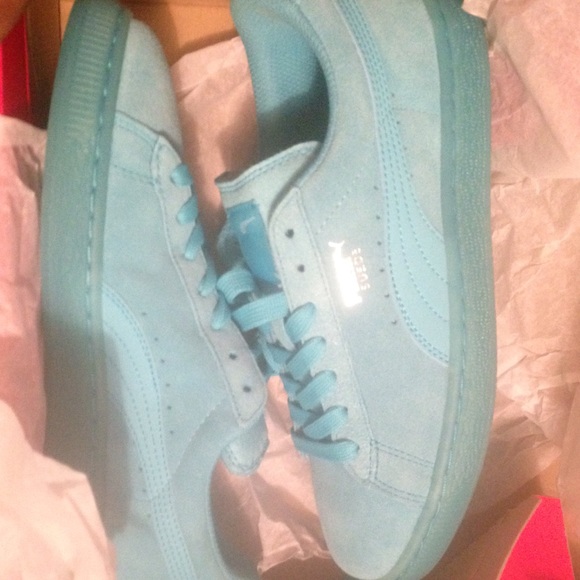 Kids size 6.5 Blue Pumas