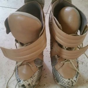 Reptile - less Heeless platform booties