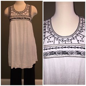 REDUCED💞White Tunic with Black Beading large