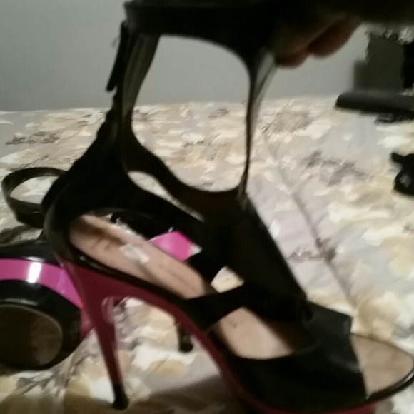 SHOES - Picture 2 of 2