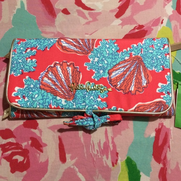 NWT Lilly Pulitzer On A Roll Pouch