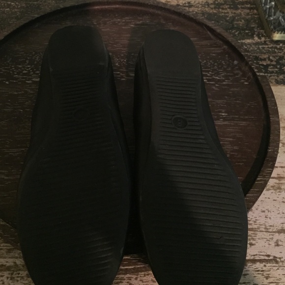 Black Flats - Picture 2 of 2