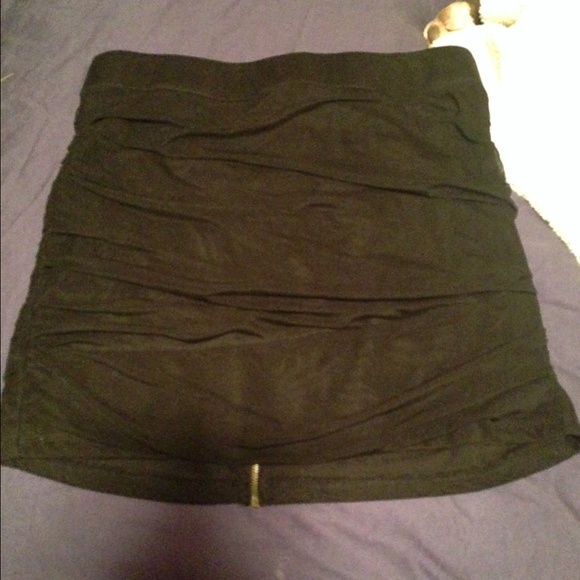 Zip up the back black skirt