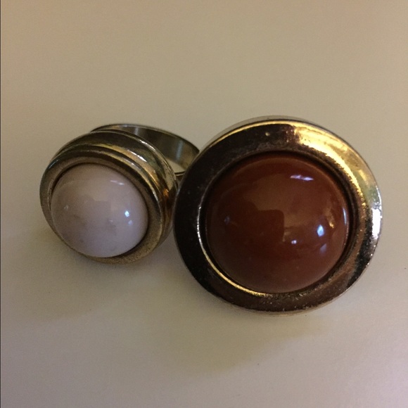 Brown/creme gold set rings