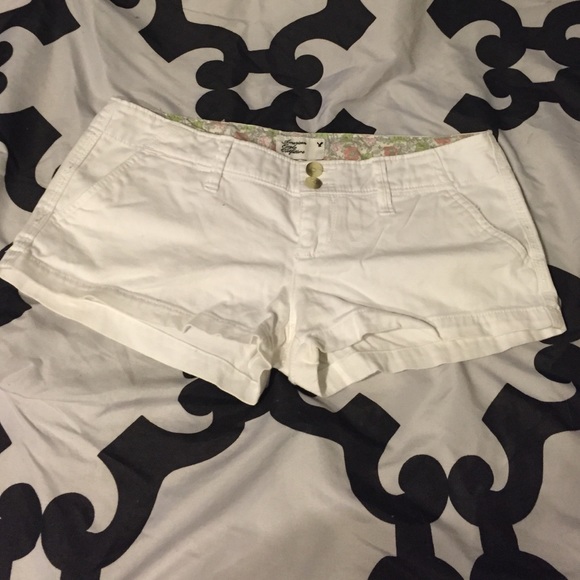 White shorts 🎀