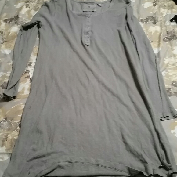CLOTHES - Picture 2 of 2