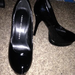 Black Chinese laundry pumps size 6