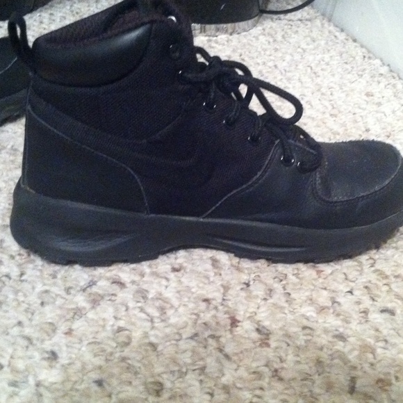 Nike ACC Boots - Picture 2 of 2