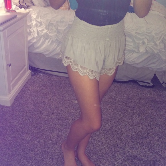 Forever 21 high waisted shorts - Picture 3 of 3