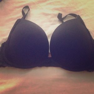 So beautiful & feminine look Worn twice , loved